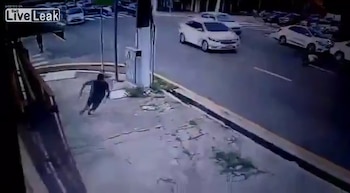 El criminal huyó corriendo