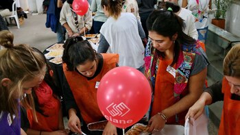 Con la ayuda de profesionales,