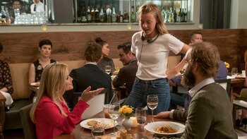 Hallie Meyers-Shyer es la hija de la aclamada cineasta Nancy Meyers, que la ayudó para hacerle llegar el guión a Reese Witherspoon