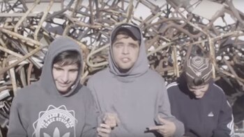 Nahuel junto con otros dos