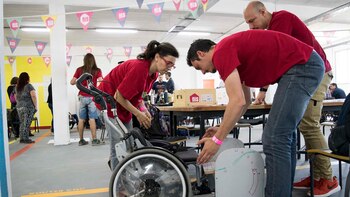 Los trabajos en marcha (Fiis/Anly