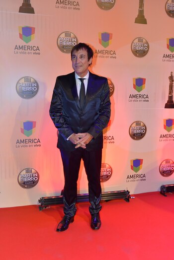 Paulo Vilouta con un smoking negro.