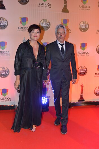 Bobby Flores, director de Radio Nacional, y su mujer.