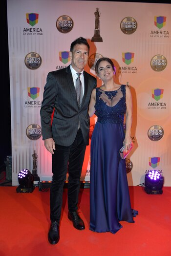 Marina Calabró, que ganó como Mejor Columnista de Espectáculos por su labor en Lanata sin filtro, junto a su novio, Martín Albrecht.