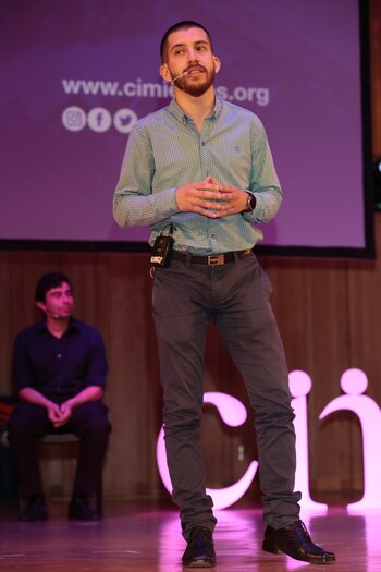 Tomás Monzón estudia para contador