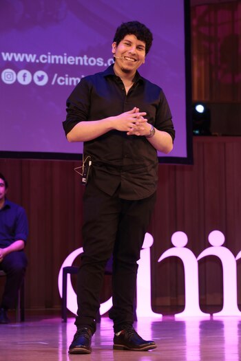 Cristian ahora es tutor en