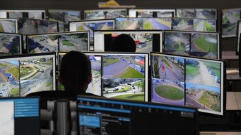 60 personas en 4 turnos