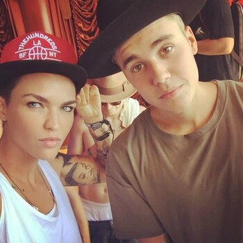 Con su “hermano” Justin Bieber.