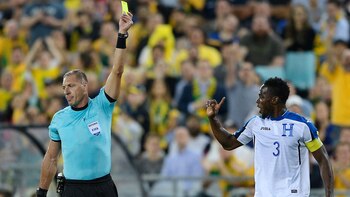 Néstor Pitana amonesta a Maynor