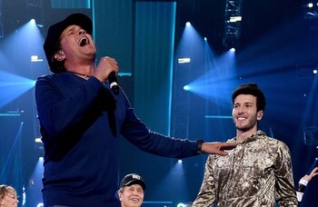 Con “La bicileta”, Carlos Vives