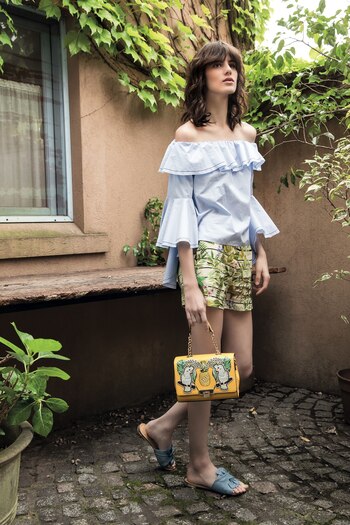 Camisa con volados en los