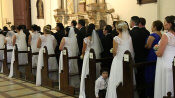 Un centenar de parejas se