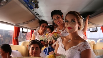 Las novias llegaron en micros