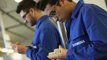 Trabajadores de Siemens (Getty)