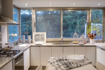 La cocina guarda una disposición