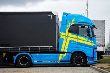 El camión tiene dirección dinámica