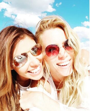 Nicole y Alejandra Lescano