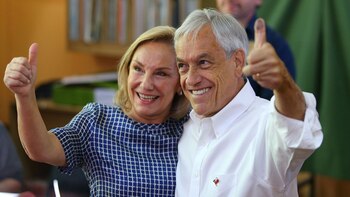 Piñera, junto a su esposa