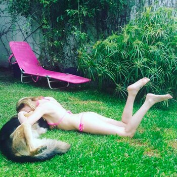 Inés en micro bikini. Foto: