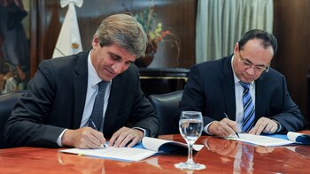 Luis Caputo y Luis Carranza