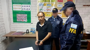 “Ruti” Mariños, al ser trasladado a Argentina desde Perú por la PFA tres semanas antes del crimen de Alzamora, julio de 2017.