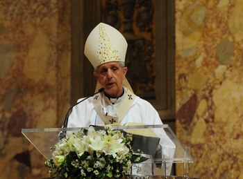 El arzobispo Mario Poli (Maximiliano