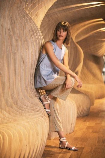 Camisa con tajos en la