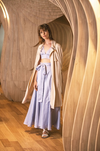 Top y pollera (Cher), trench