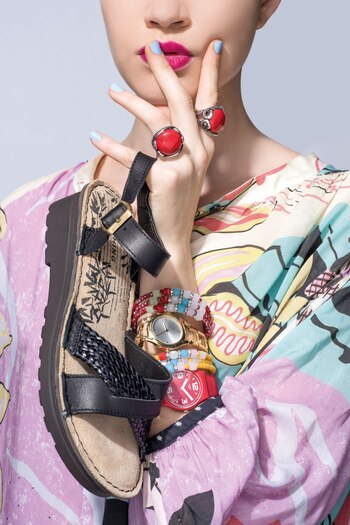 Sandalias con tiras de cuero