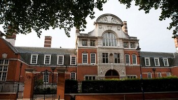 St. Paul’s Girls School, uno