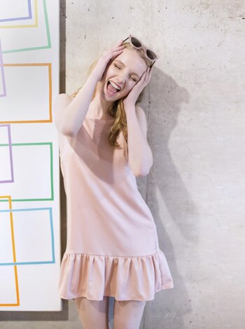 Vestido corto de seda ($