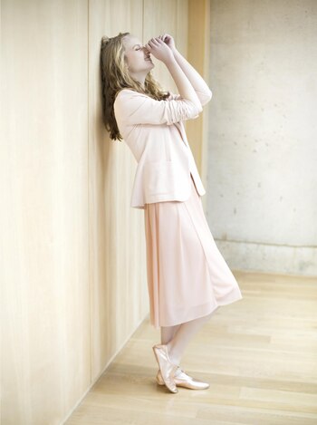 Blazer ($ 1.980, Melocotón), pollera