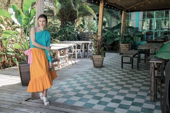 Camisa con un solo hombro