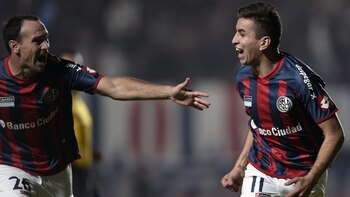 El delantero celebra un gol