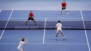 Francia ganó el dobles ante