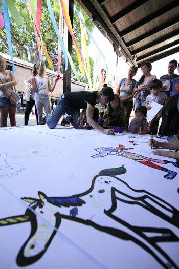 Murales, poesía, y talleres literarios,