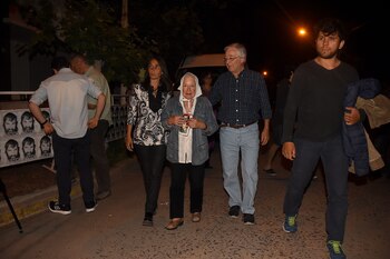 Nora Cortiñas llega al velorio