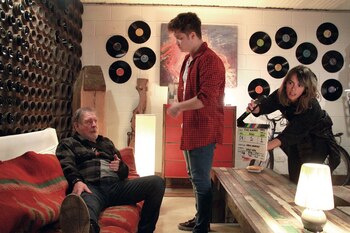 En una escena junto a