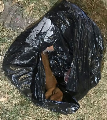 Bolsa con restos humanos hallados