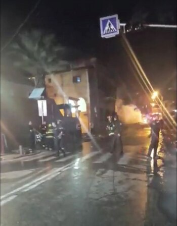 Rescatistas en la escena dela