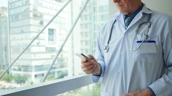 ¿Trabajando? El teléfono siempre estará