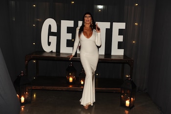 Moria Casán con un vestido