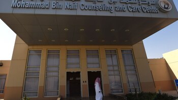 Tienen acceso a una sala deportiva bien equipada, cuentan con apartamentos para las visitas conyugales y disponen de una clínica