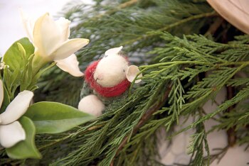 Ratoncito antiguo sobre camino de