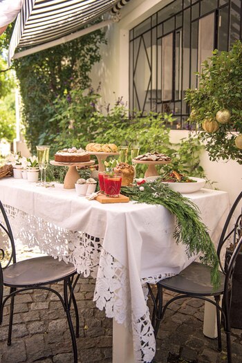 Mantel antiguo de hilo, pies