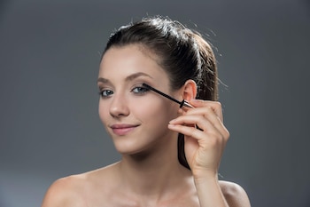 Máscara de pestañas abajo y