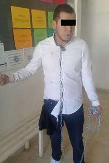 Jorge apareció con una cadena