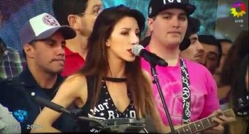 La artista callejera tocó sus