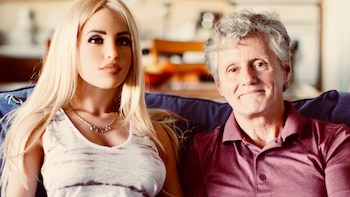 James y su robot April