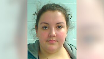 Elisha Mahar fue arrestada el